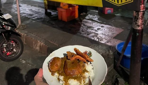 Menyelami Kuliner Malam Jogja Sensasi Gudeg Larut Malam