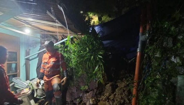 Tragedi Longsor di Bogor Wanita 55 Tahun Tewas Tertimpa Tembok