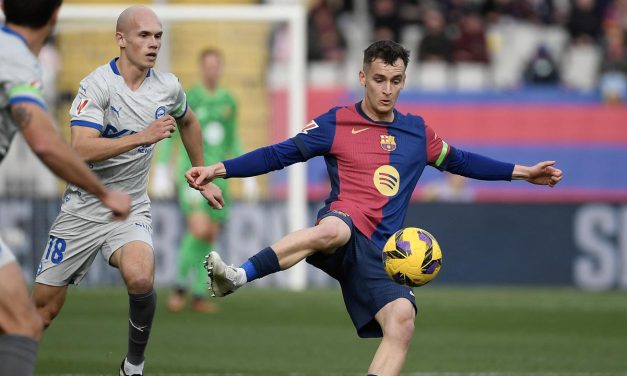 Hansi Flick Tegaskan Marc Casado Tetap di Barcelona