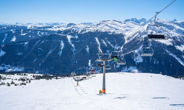 Salju Terjang Pegunungan Alpen Austria Korban Bertambah