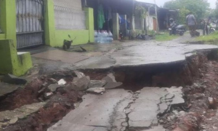 Longsor di Kompleks Kodam Cikarang Akibat Hujan Deras