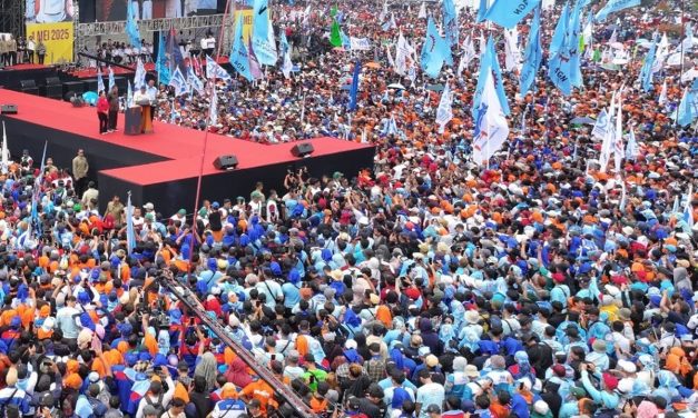 Serikat Buruh Gelar Aksi Massa DPR Sahkan UU Ketenagakerjaan