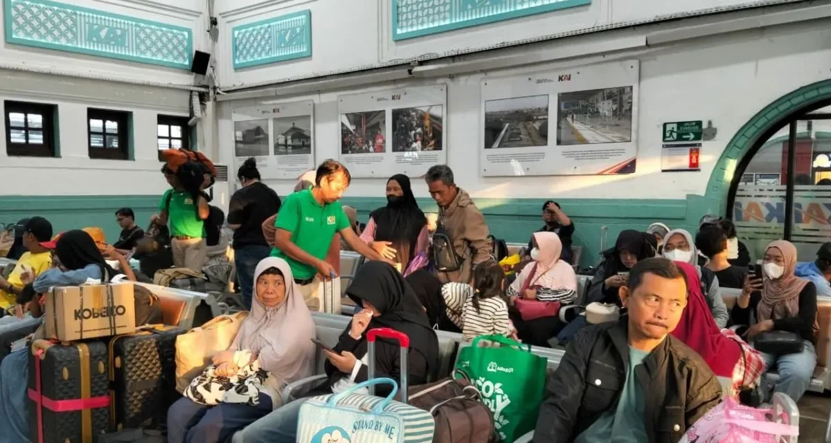 Arus Mudik H-7 Lebaran 2026: Ribuan Penumpang Pasar Senen
