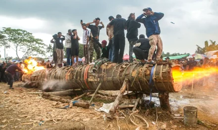 Festival Kuluwung: Tradisi Meriam Kayu sebagai Warisan Budaya