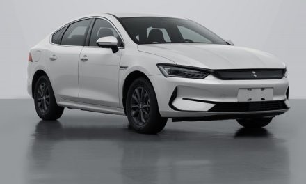 Teknologi Flash Charging pada Linghui e7 BYD Transportasi Online