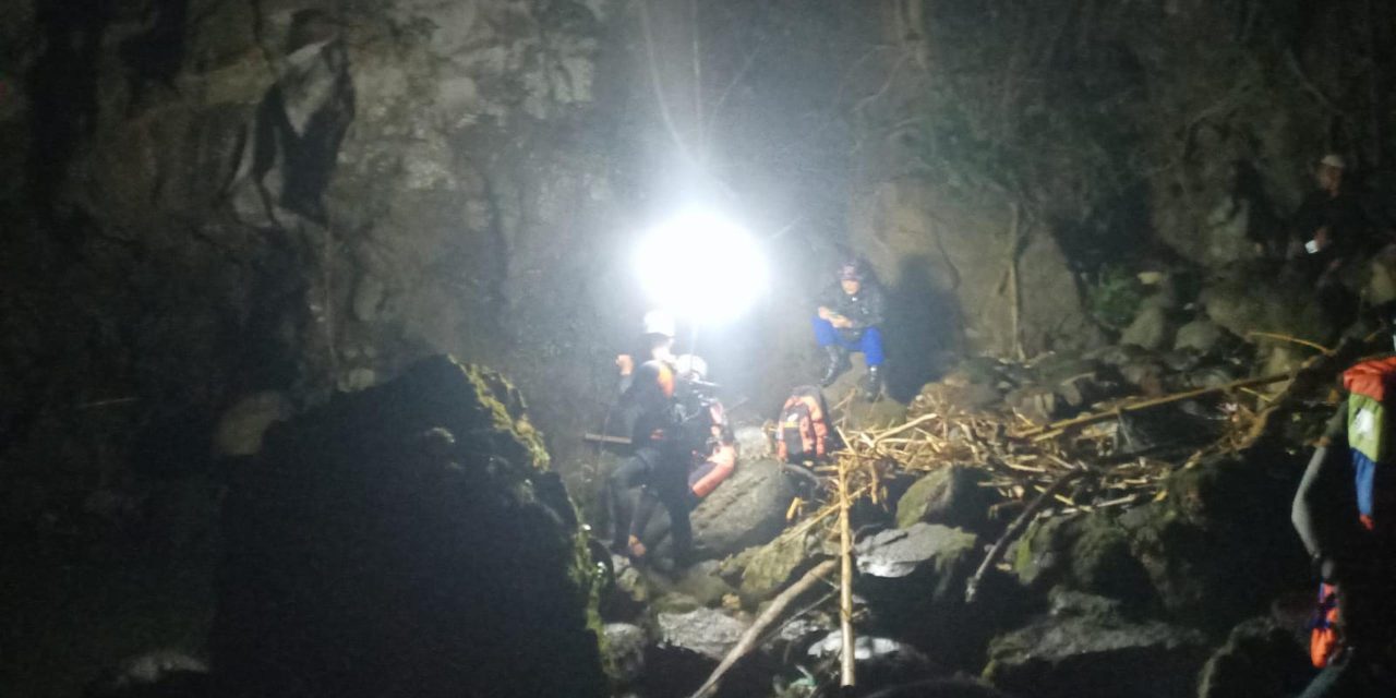 Wisatawan Hilang Terseret Arus di Air Terjun Tembok Barak Bali