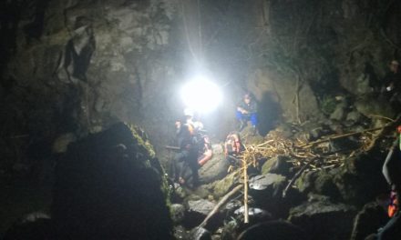 Wisatawan Hilang Terseret Arus di Air Terjun Tembok Barak Bali