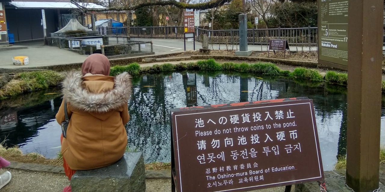 Fenomena Koin di Oshino Hakkai Picu Kekhawatiran Kualitas Air