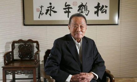 Perbandingan Kekayaan Indonesia dan Analisis Sektor Ekonomi