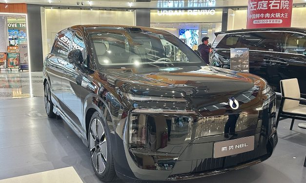 BYD Denza N8L Flash Charge Edition: SUV Hybrid Premium