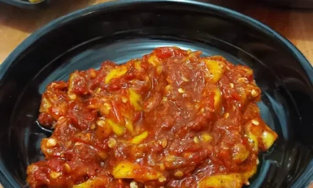 Sambal Embem Khas Palembang: Cita Rasa Pedas Asam Segar