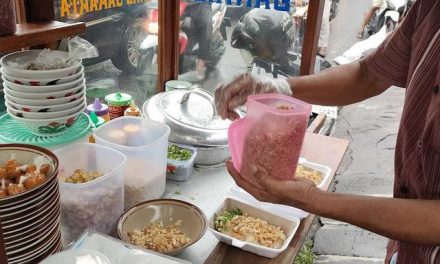 Bubur Ayam Pak Yayat Jetis: Kuliner Sarapan Dekat Malioboro
