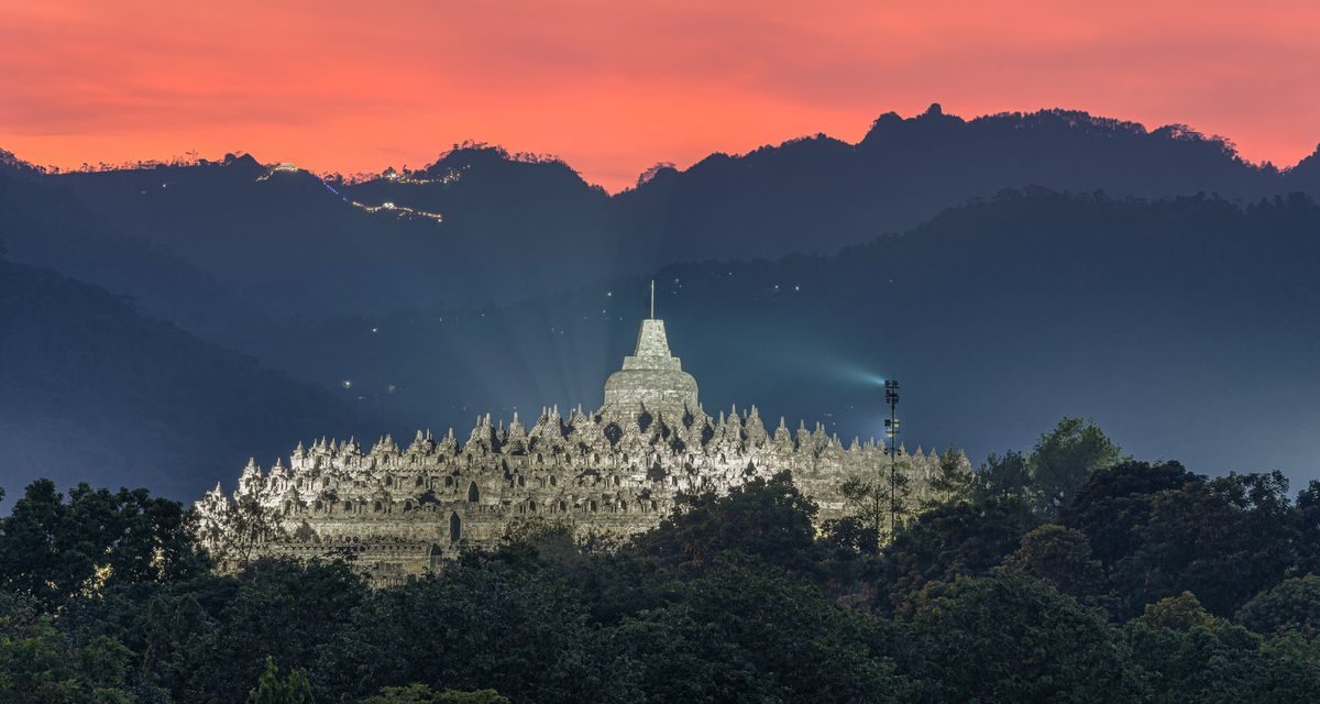 Kirab Adat Budaya Nusantara 2026 di Borobudur Sambut Waisak