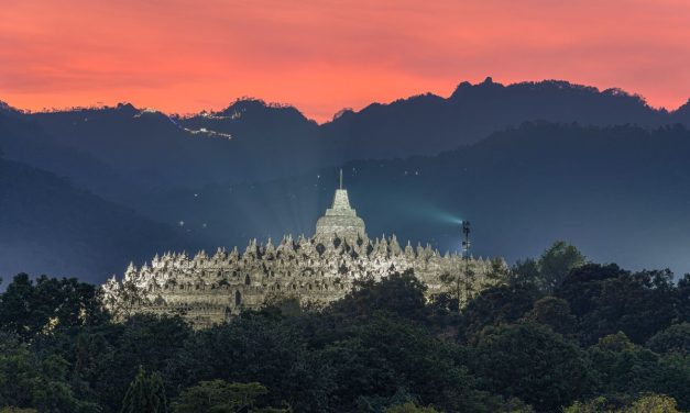 Kirab Adat Budaya Nusantara 2026 di Borobudur Sambut Waisak