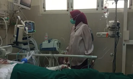 Penambang Pasir Lumajang Alami Luka Bakar Parah Runtuhan