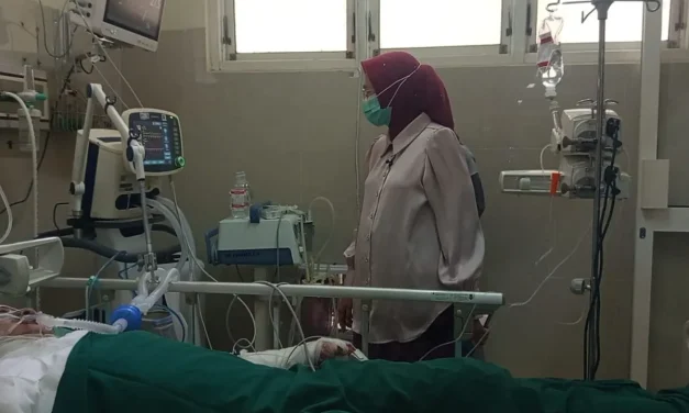 Penambang Pasir Lumajang Alami Luka Bakar Parah Runtuhan