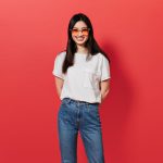 6 Warna Sepatu yang Cocok Dipadukan dengan Busana Putih