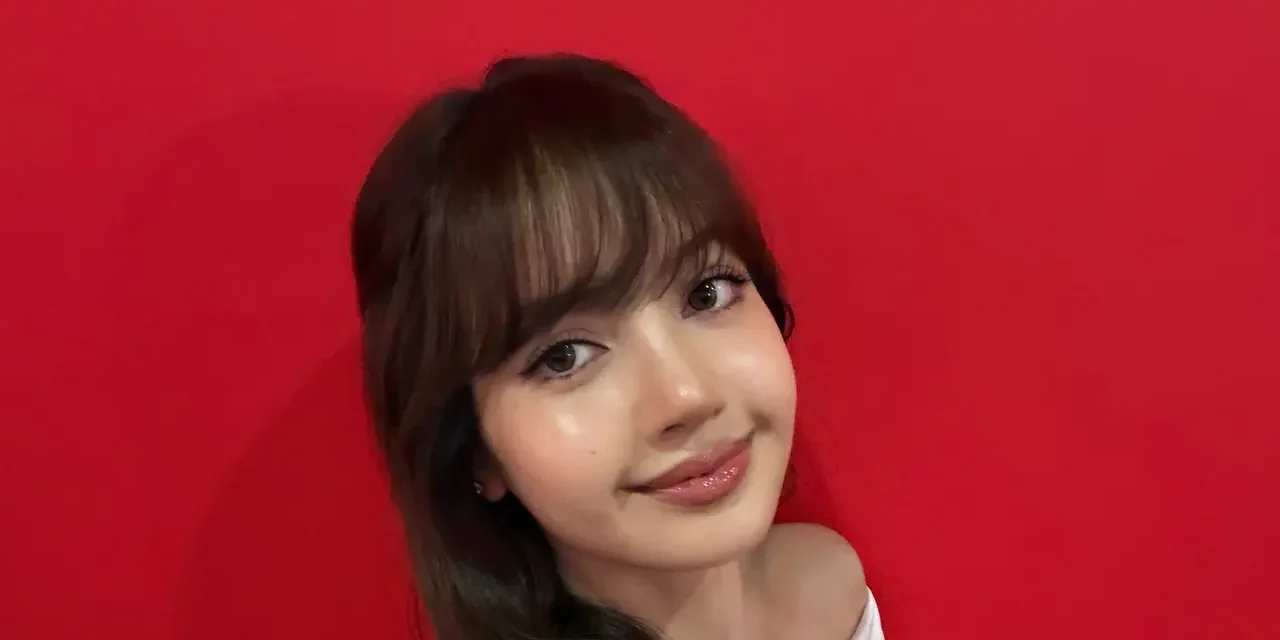Lisa BLACKPINK Glowing di Bangkok, Tampilannya Jadi Sorotan