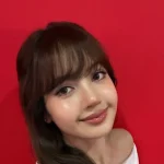 Lisa BLACKPINK Glowing di Bangkok, Tampilannya Jadi Sorotan