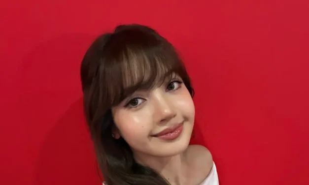 Lisa BLACKPINK Glowing di Bangkok, Tampilannya Jadi Sorotan