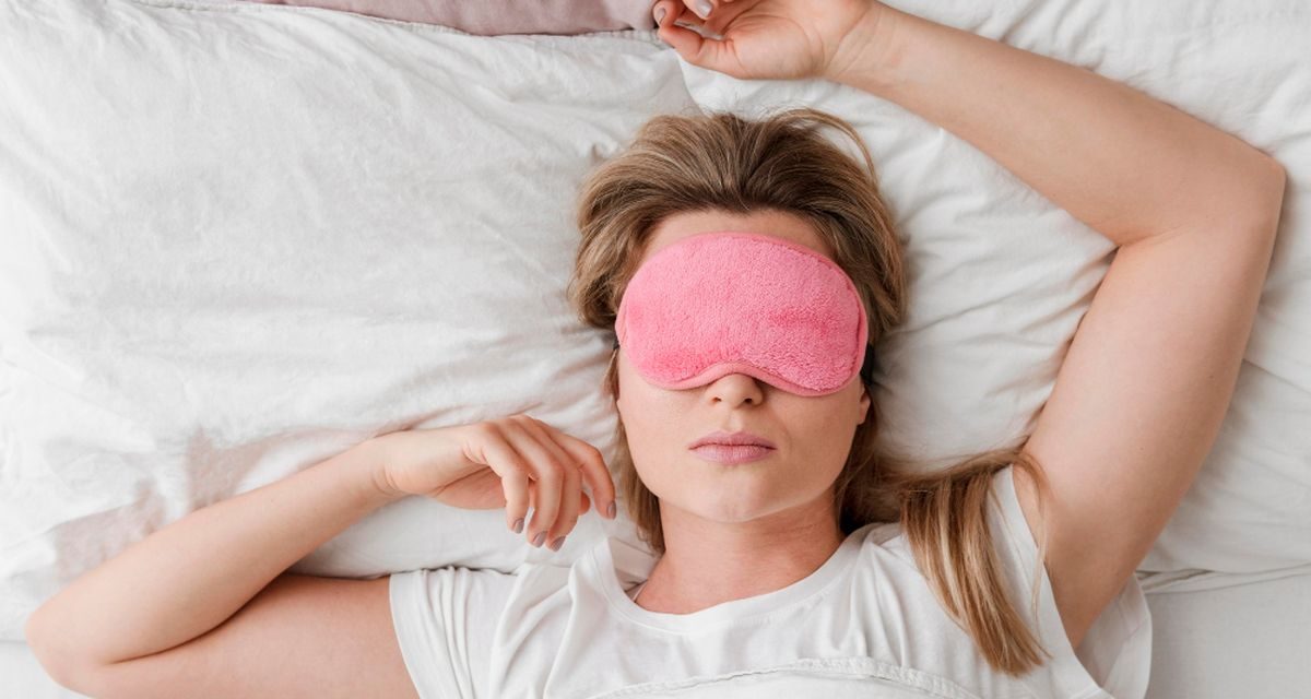 Masker Penutup Mata Bisa Membantu Mengurangi Mata Sembap Saat Bangun Tidur