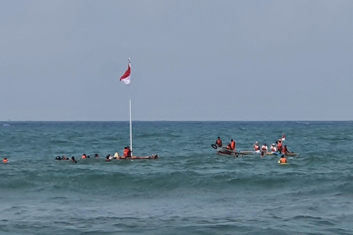 Pengibaran Bendera Merah Putih
